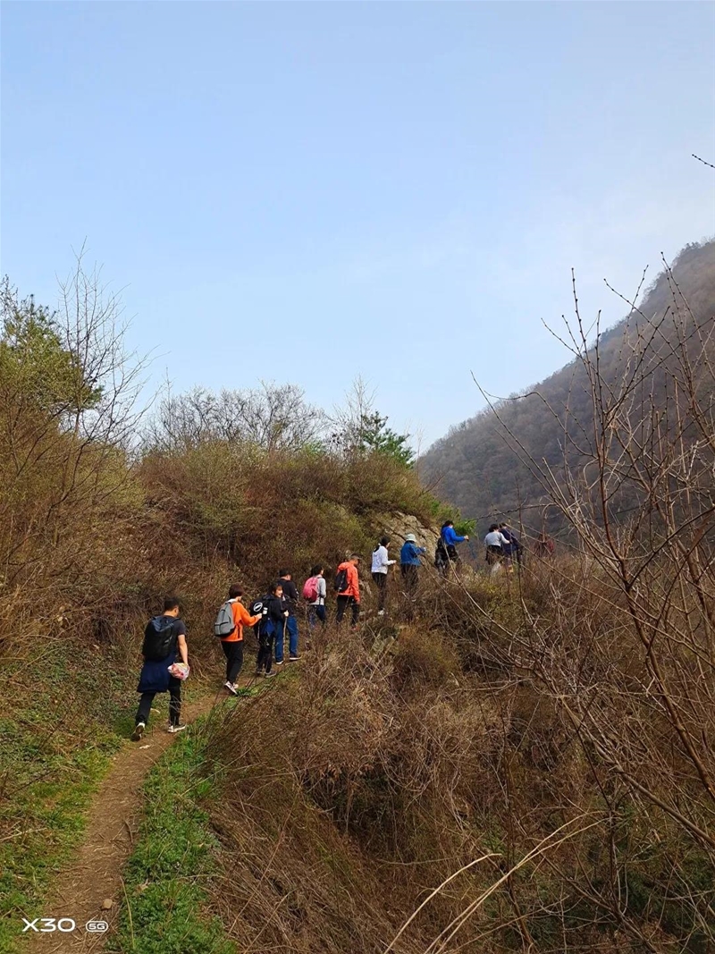 徒步9小時(shí)！貝博兒人挑戰(zhàn)2449米東秦嶺第二高峰——箭峪嶺