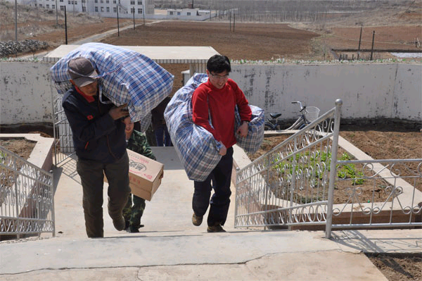 錦聯(lián)集團赴普蘭店進行愛心捐贈（二）