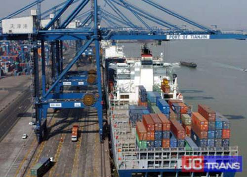 天津海運港單船集裝箱吞吐量過萬箱